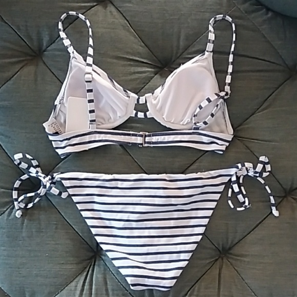 Striped bikini - Picture 4 of 4